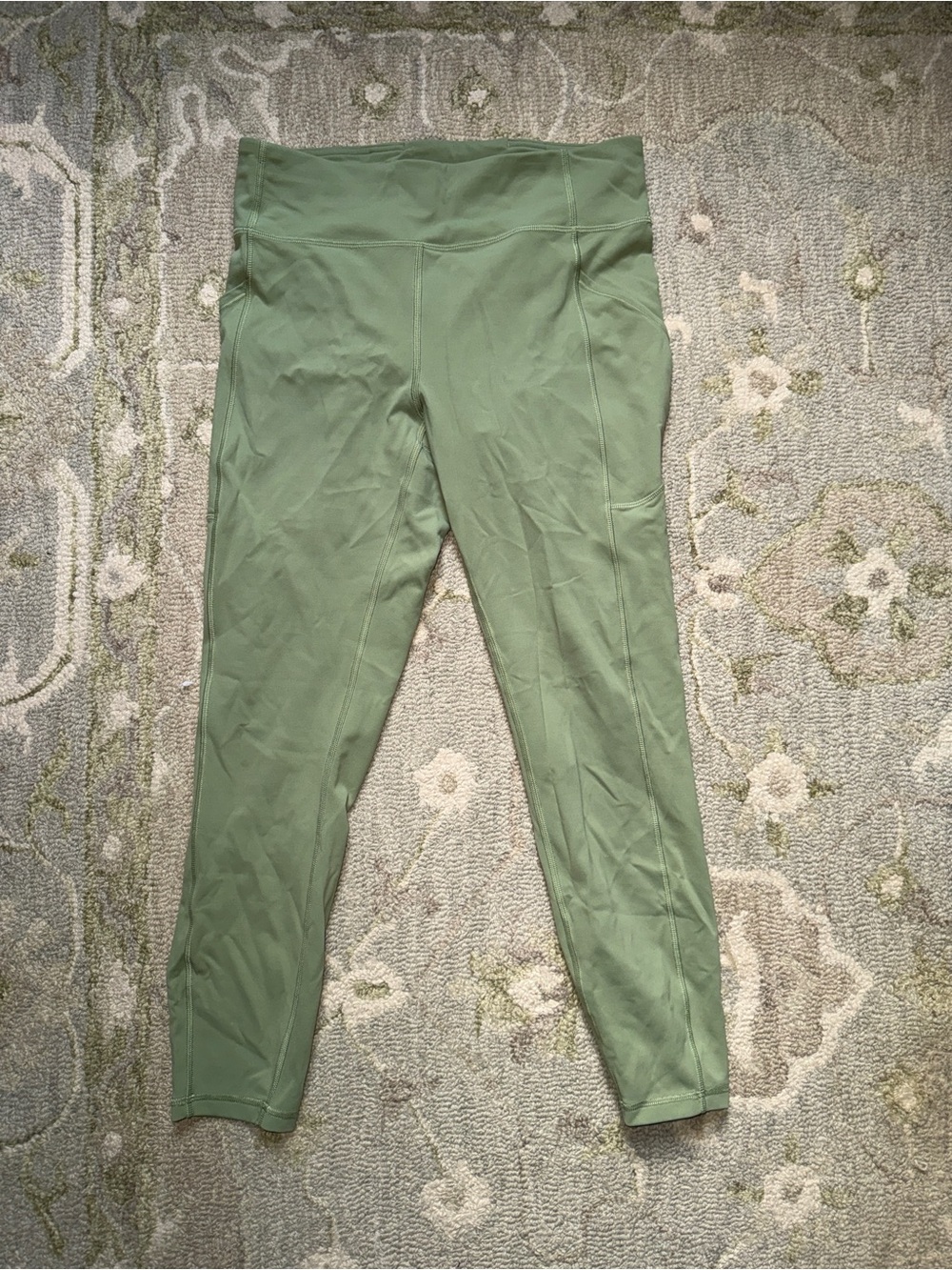 Lululemon Green Highwaist Leggings with Pockets size 10
